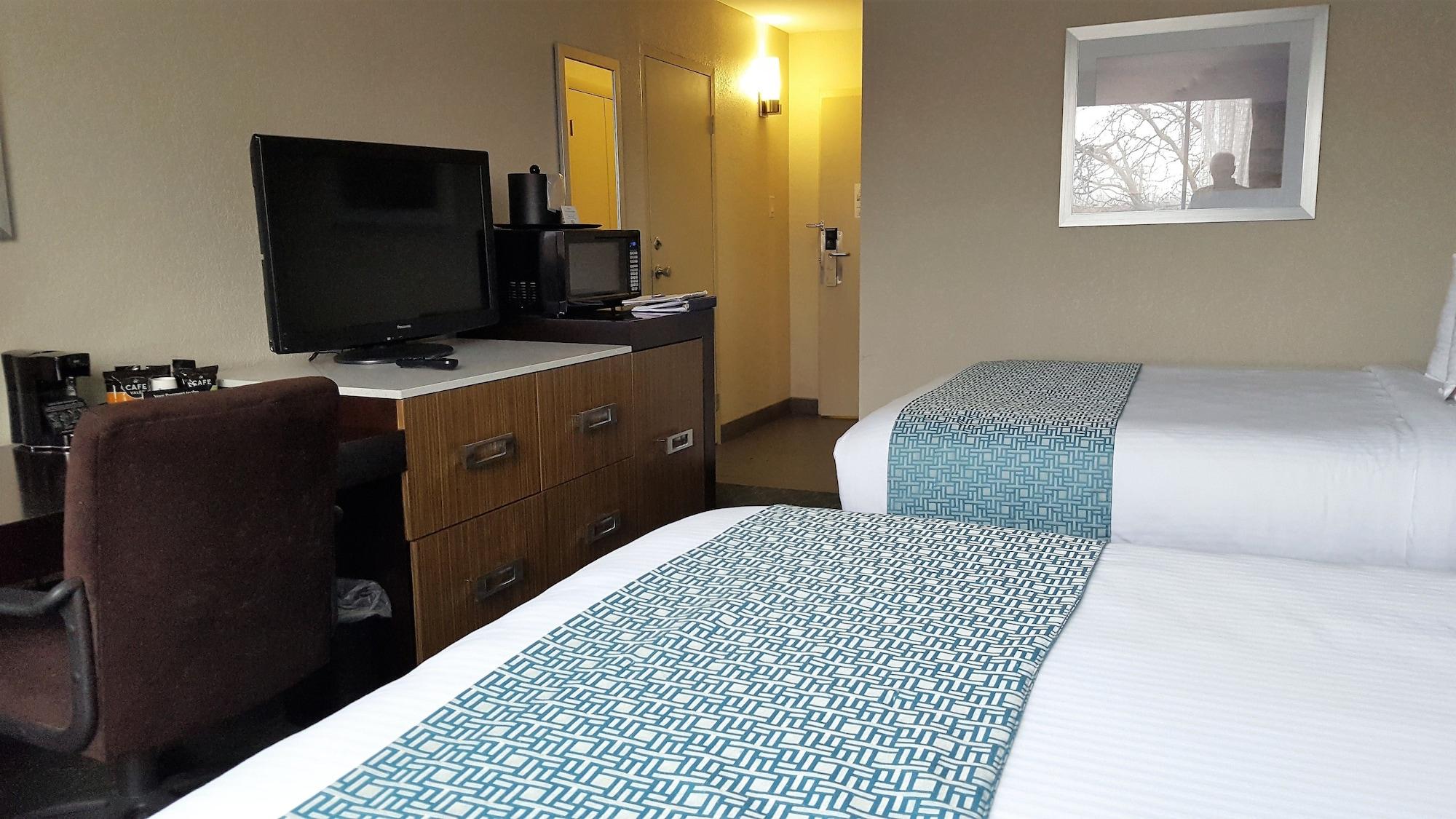 Wyndham Garden Harborside Hotel 2*
