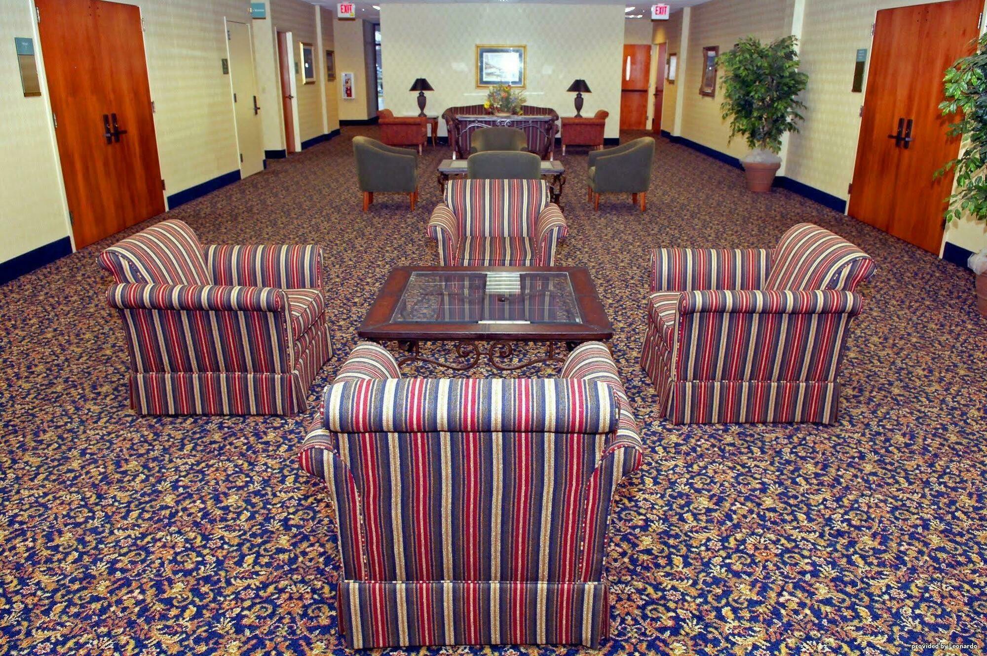 Wyndham Garden Harborside Hotel 2*