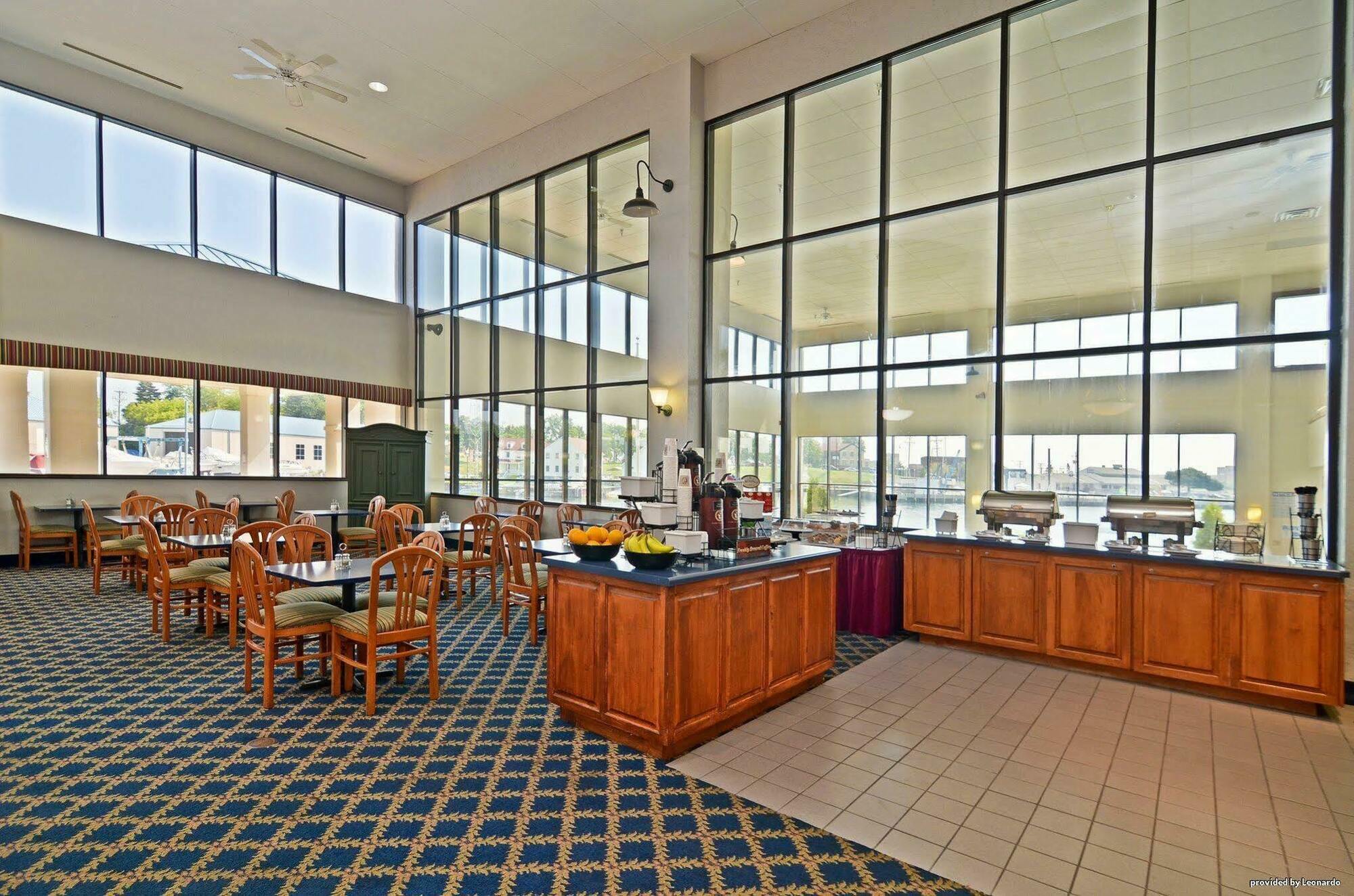 Hotel Wyndham Garden Harborside 2*