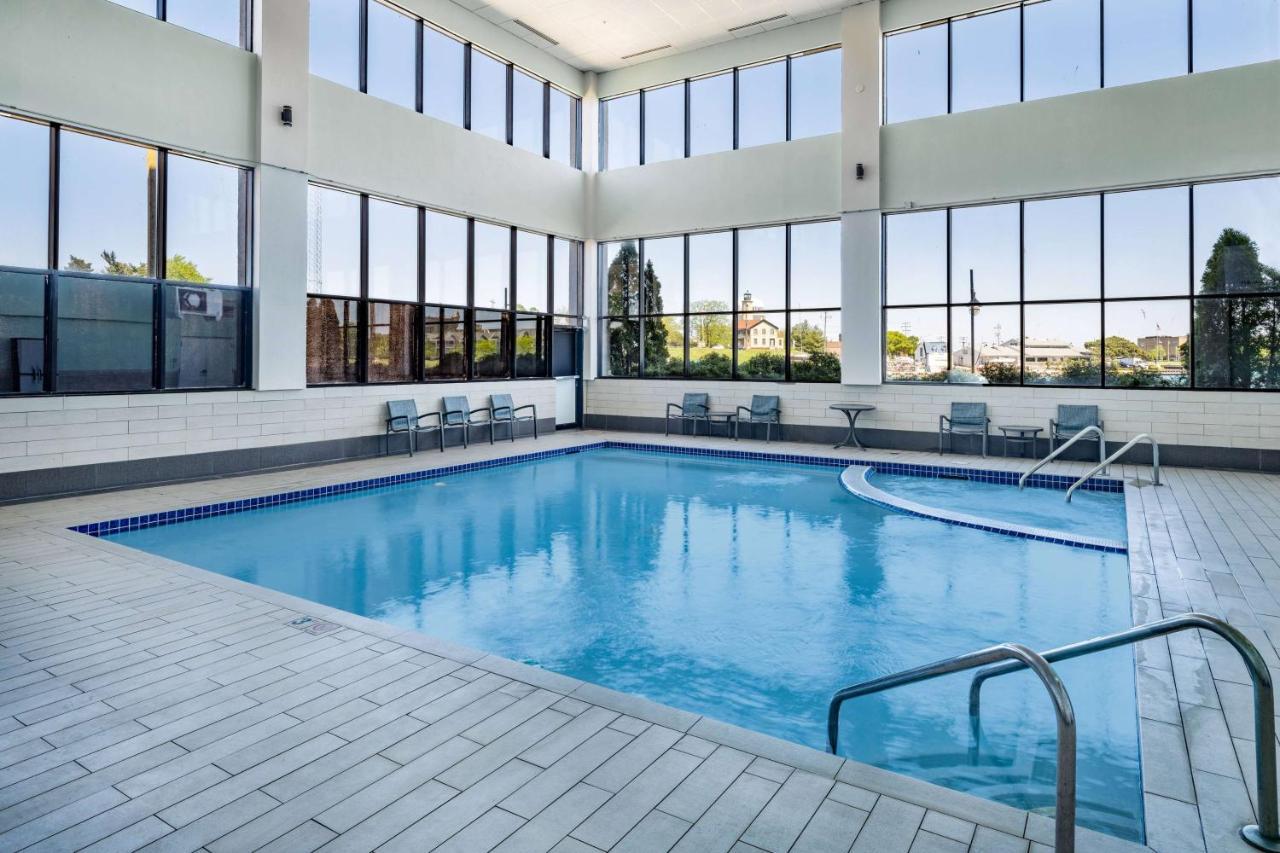 Wyndham Garden Harborside 2*