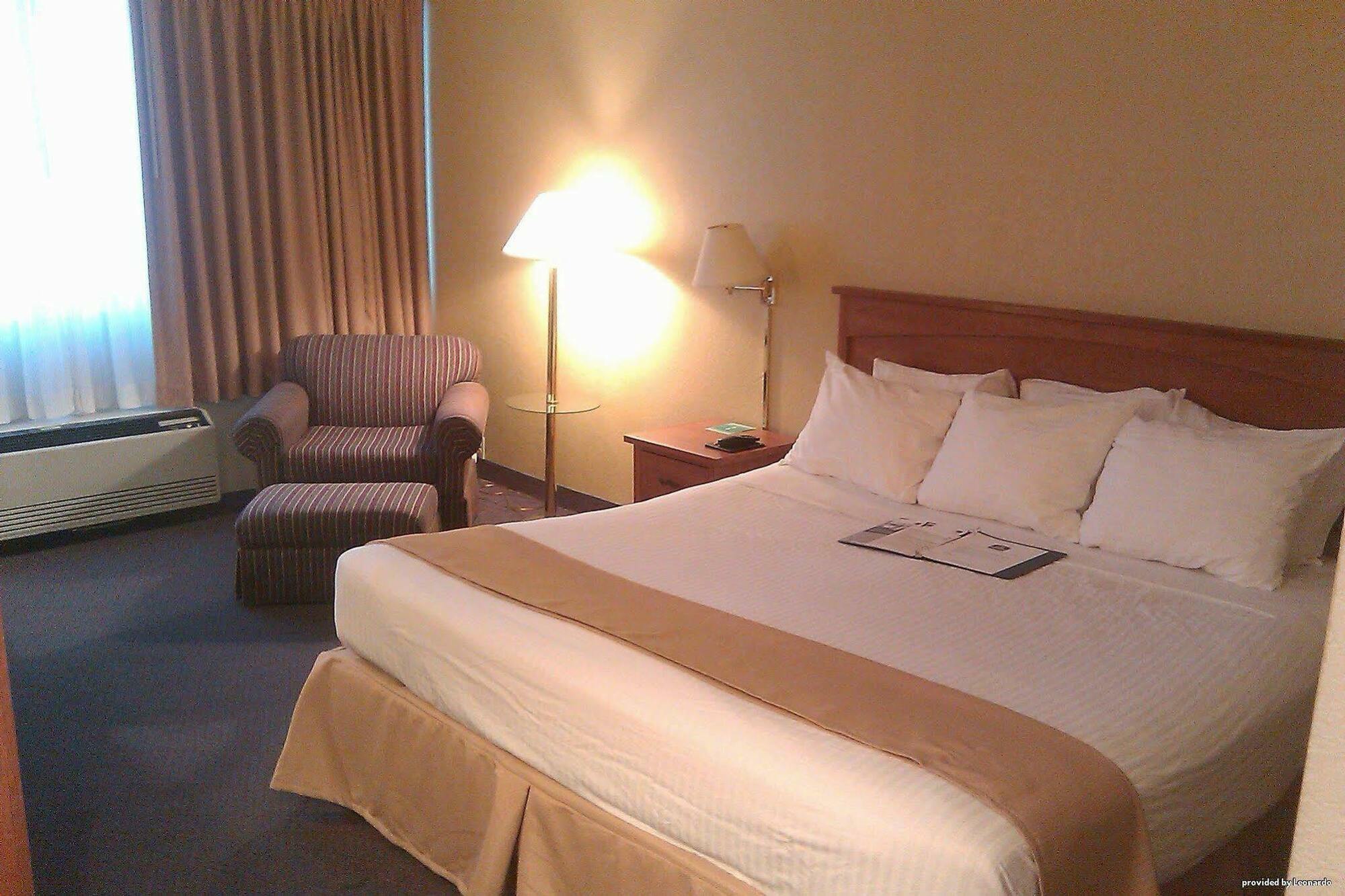Hotel Wyndham Garden Harborside 2*