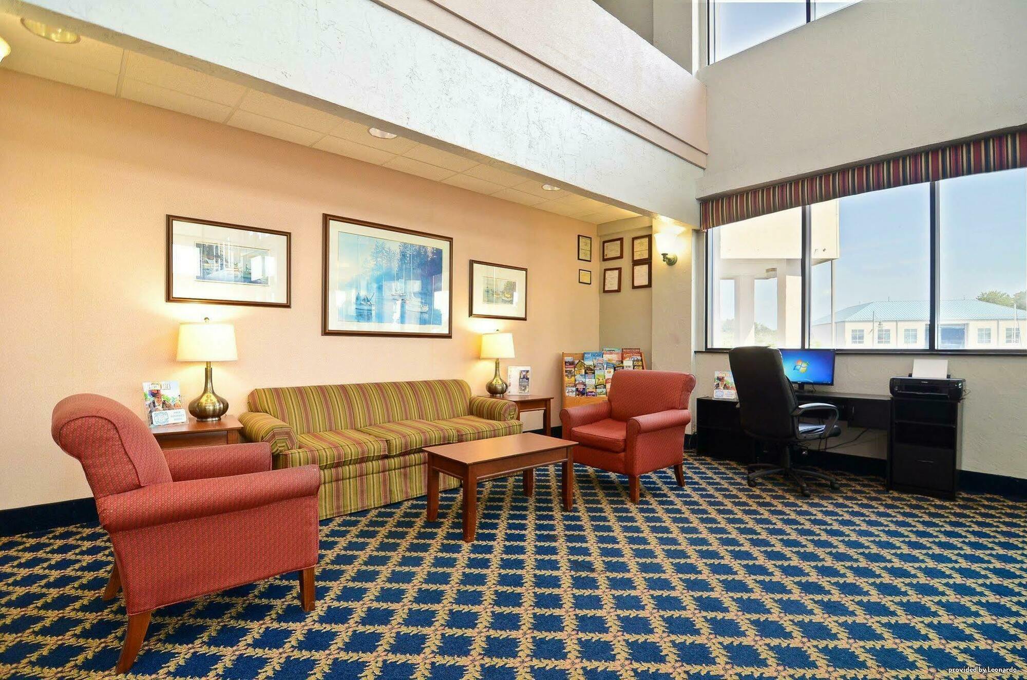 Wyndham Garden Harborside 2*